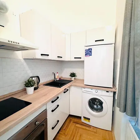 Appartement V2 Market *